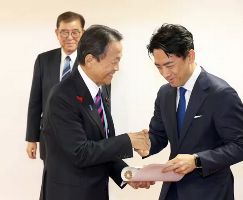 【自民党】 麻生太郎(84)がいま一番、買っている総裁候補は、小泉進次郎 「直接、頭を下げに来たことに相当気を良くしている」