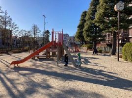 【川口】 クルド人男、子どもが遊ぶ公園のトイレでフィリピン系女子と性行為 行為に使ったトイレを破壊 トイレのまわりに使用済みの避妊具、破れた...